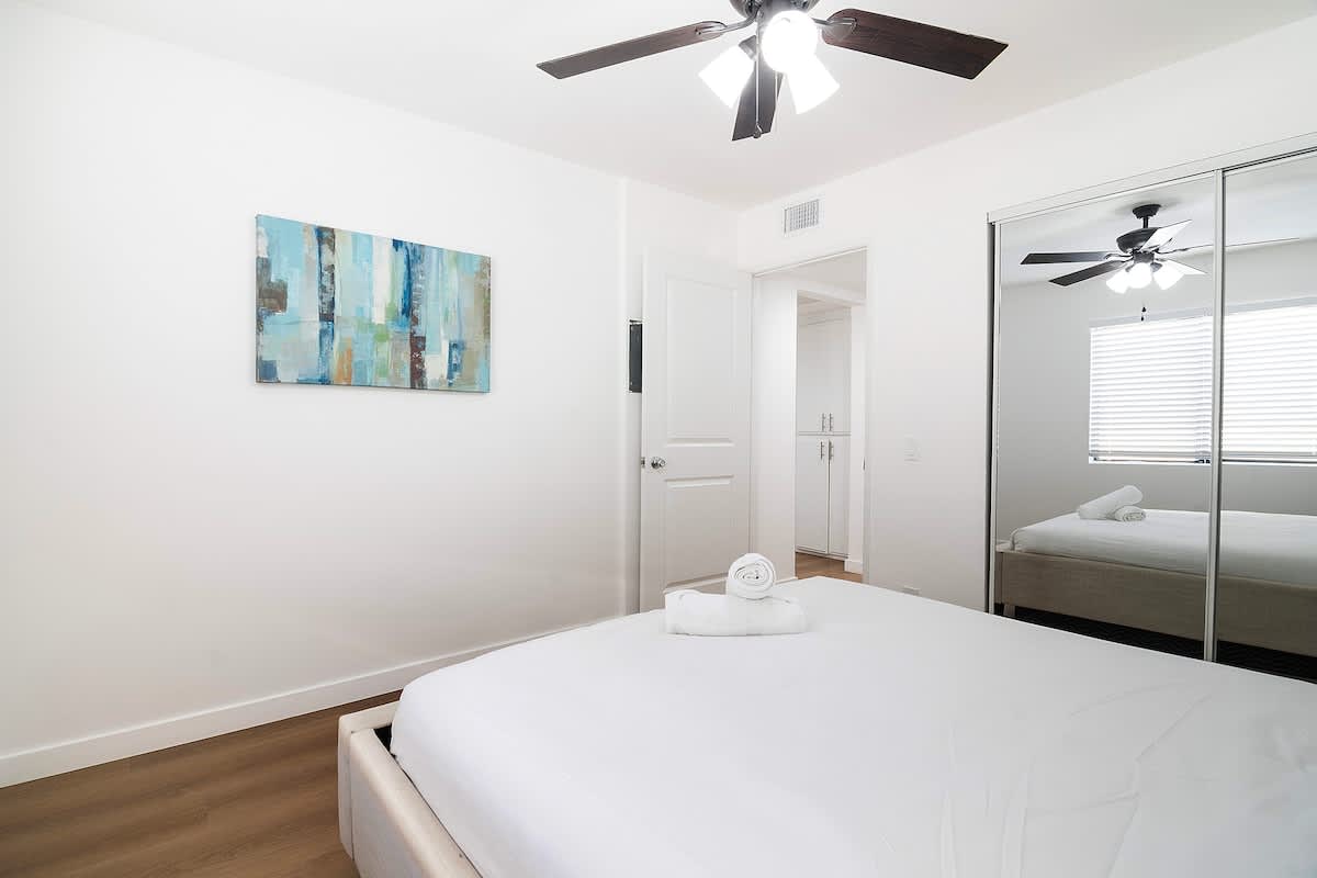 Remodeled 3BR Apartment · Near Universal Studios - Picture 34