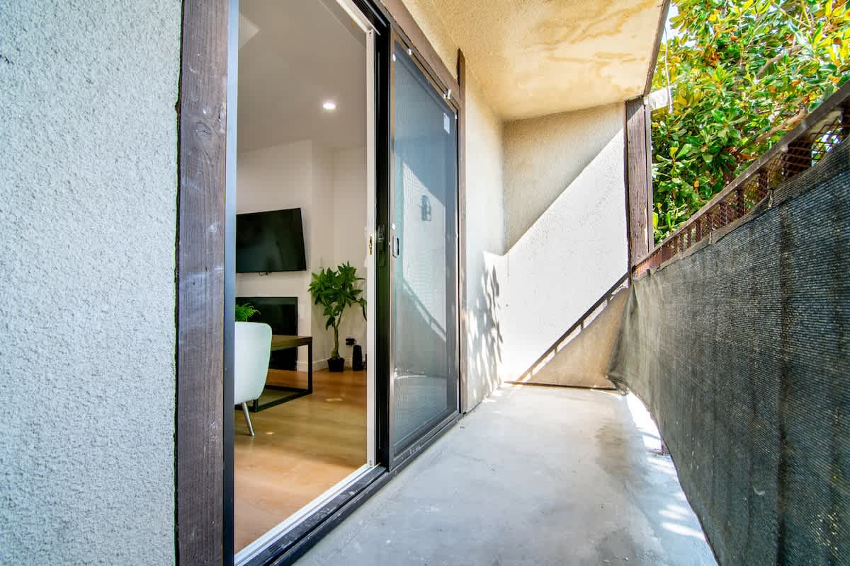 Remodeled 3BR Apartment · Near Universal Studios - Picture 15