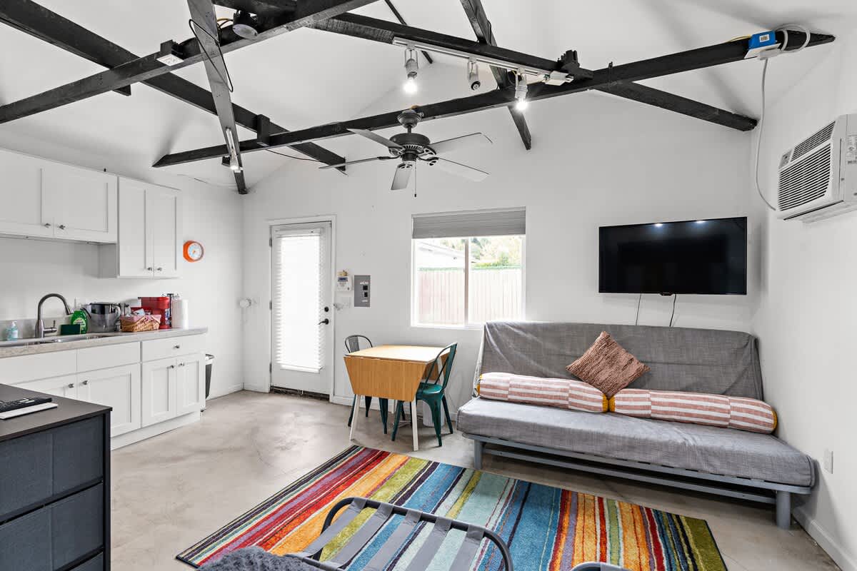 Private Guesthouse · Central Los Angeles