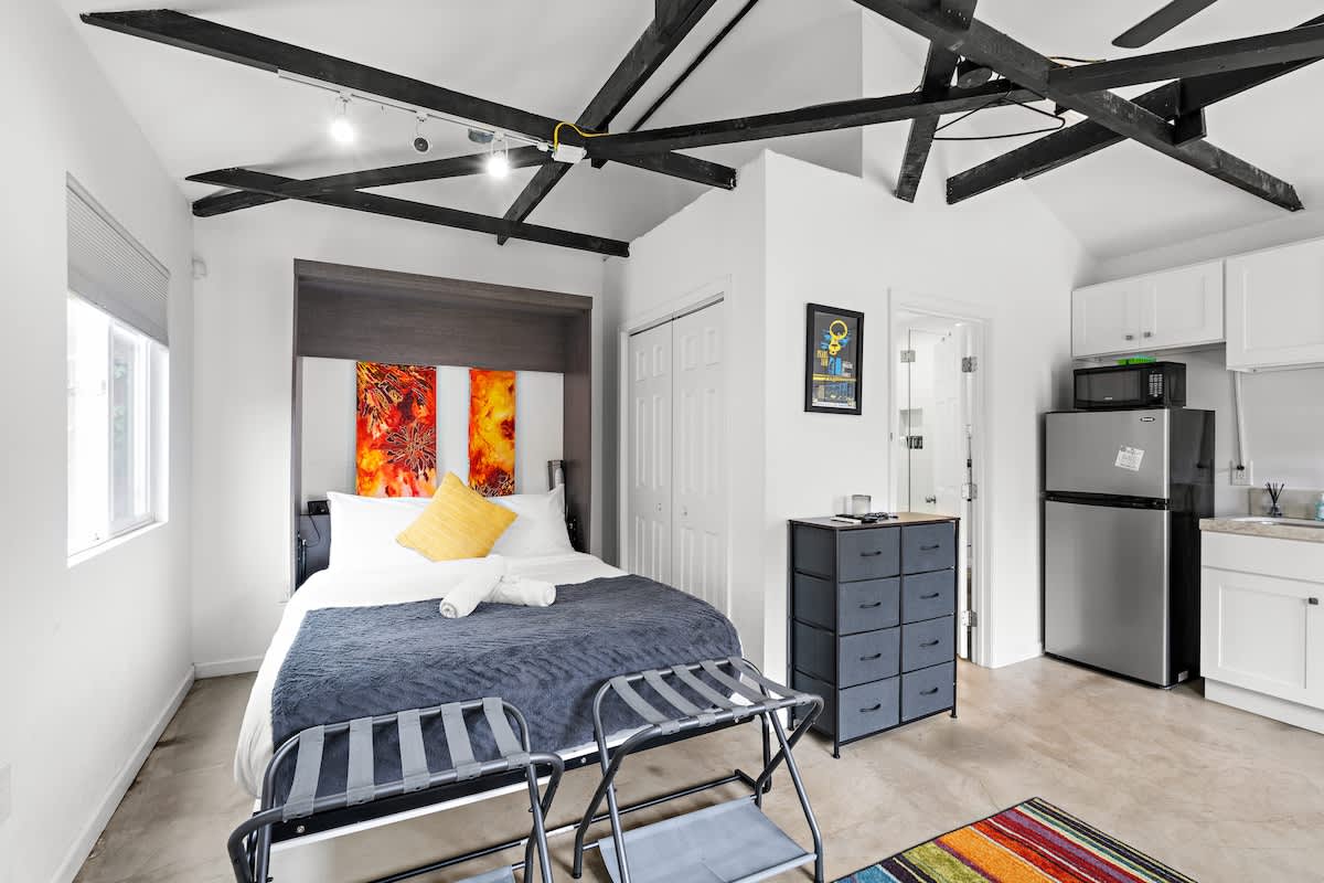 Private Guesthouse · Central Los Angeles