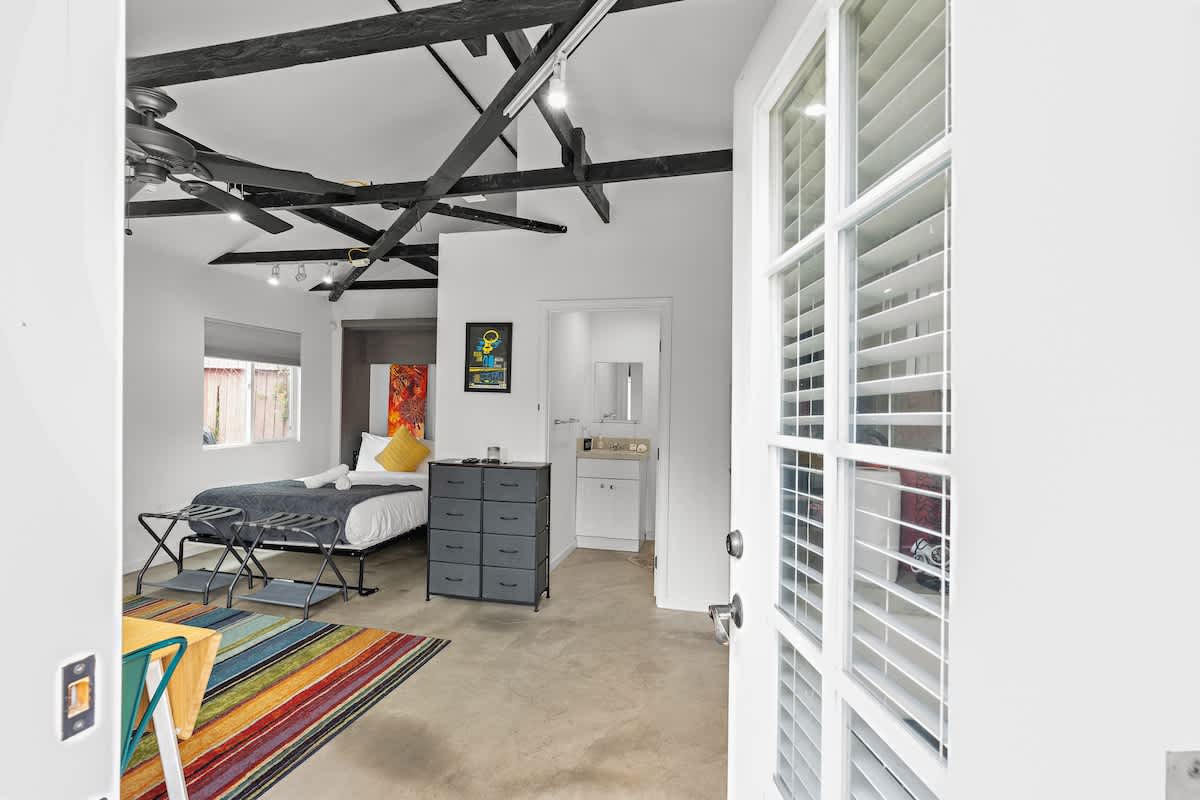 Private Guesthouse · Central Los Angeles