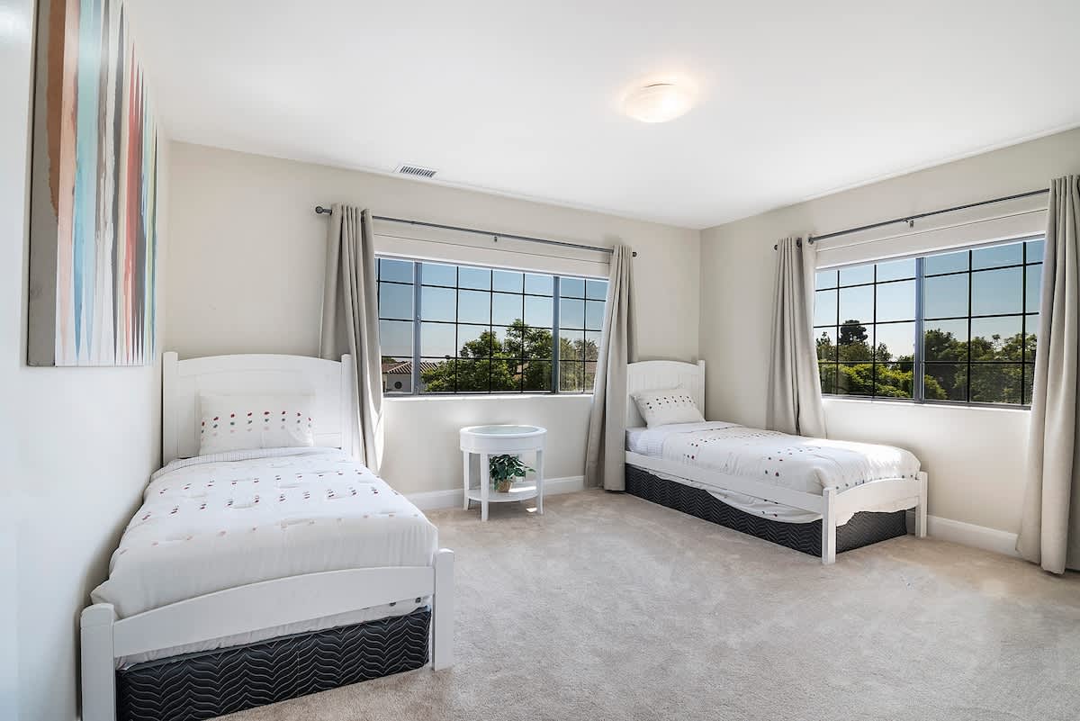 6-Bedroom Group Getaway Near Beverly Hills