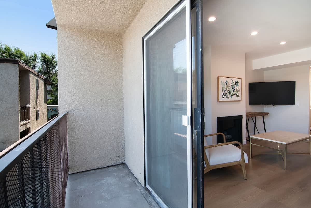 LA Apartment with Pool · Near Universal Studios
