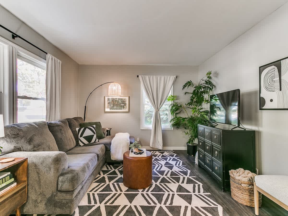 Modern 1BR/1BA Chic UrbanRetreat — Ames, IA — vacation rental