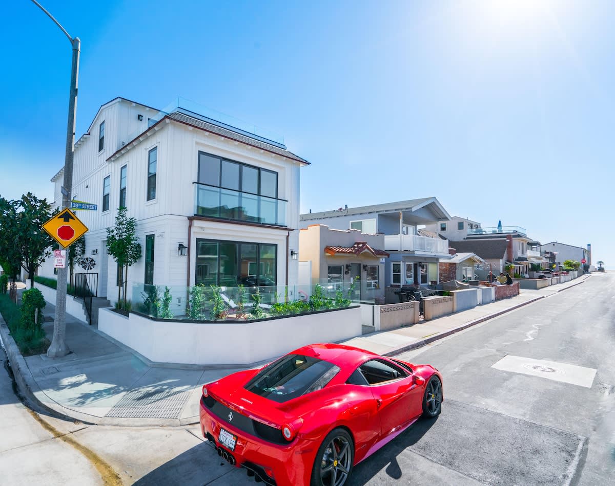 130 39th | Stunning 3 Story w/ Rooftop Deck 2