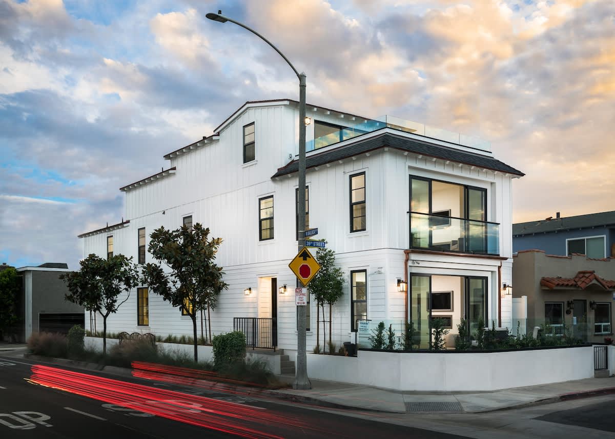 130 39th | Stunning 3 Story w/ Rooftop Deck