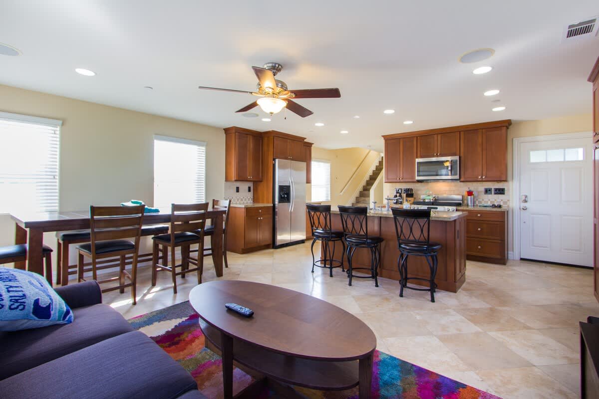 209 38th St B | Relaxing Rooftop w/ Nice Views Sleeps 6 6