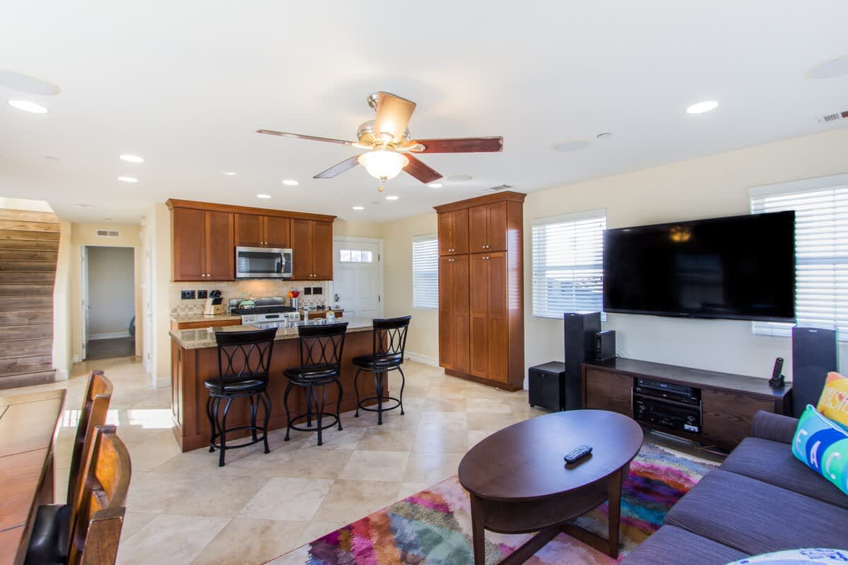 209 38th St B | Relaxing Rooftop w/ Nice Views Sleeps 6 5