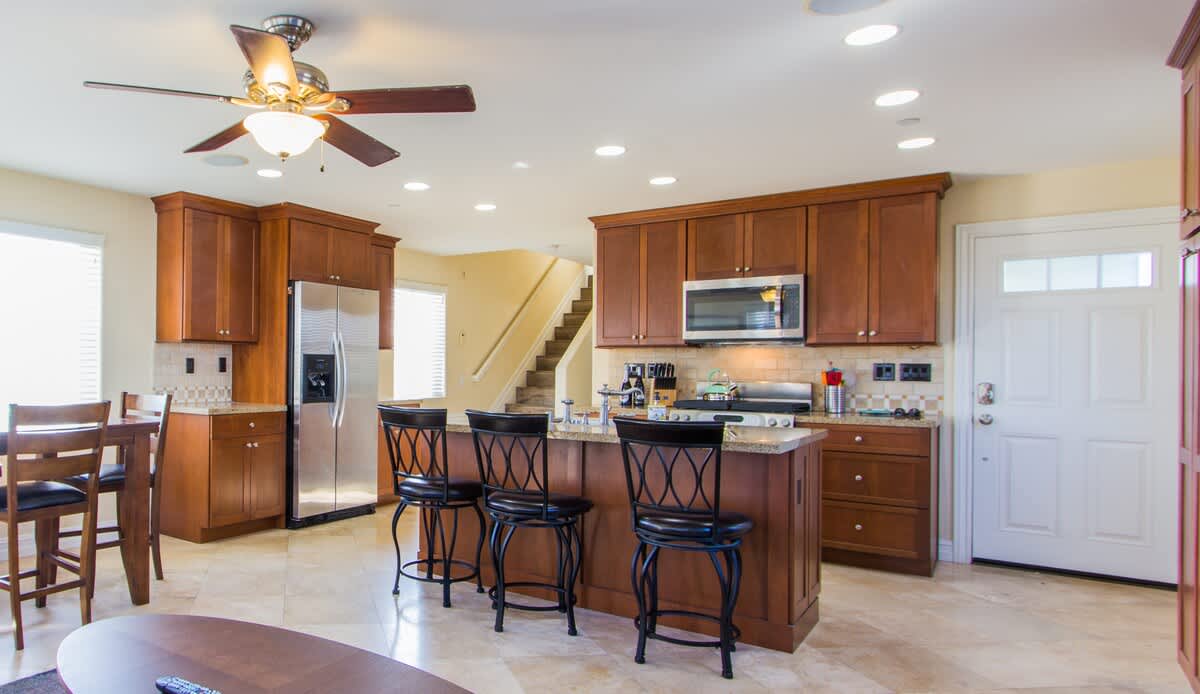 209 38th St B | Relaxing Rooftop w/ Nice Views Sleeps 6 4