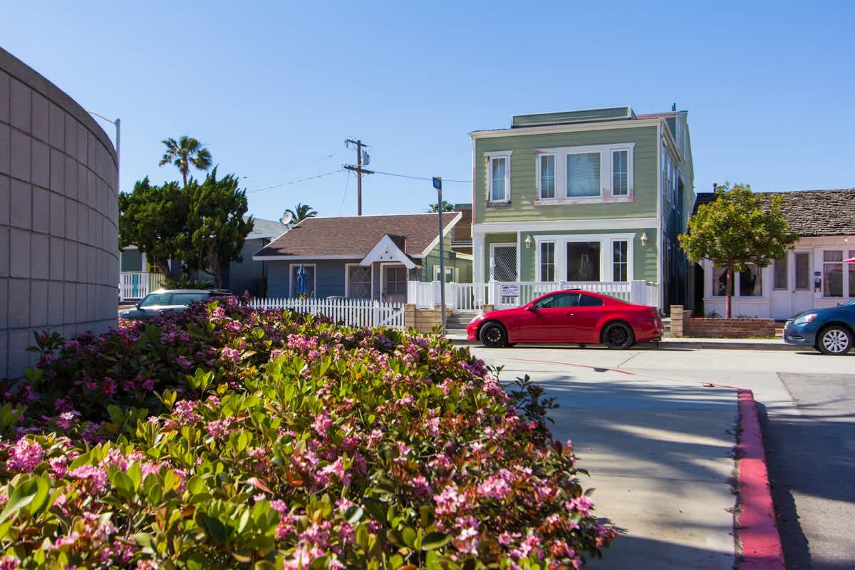 209 38th St B | Relaxing Rooftop w/ Nice Views Sleeps 6