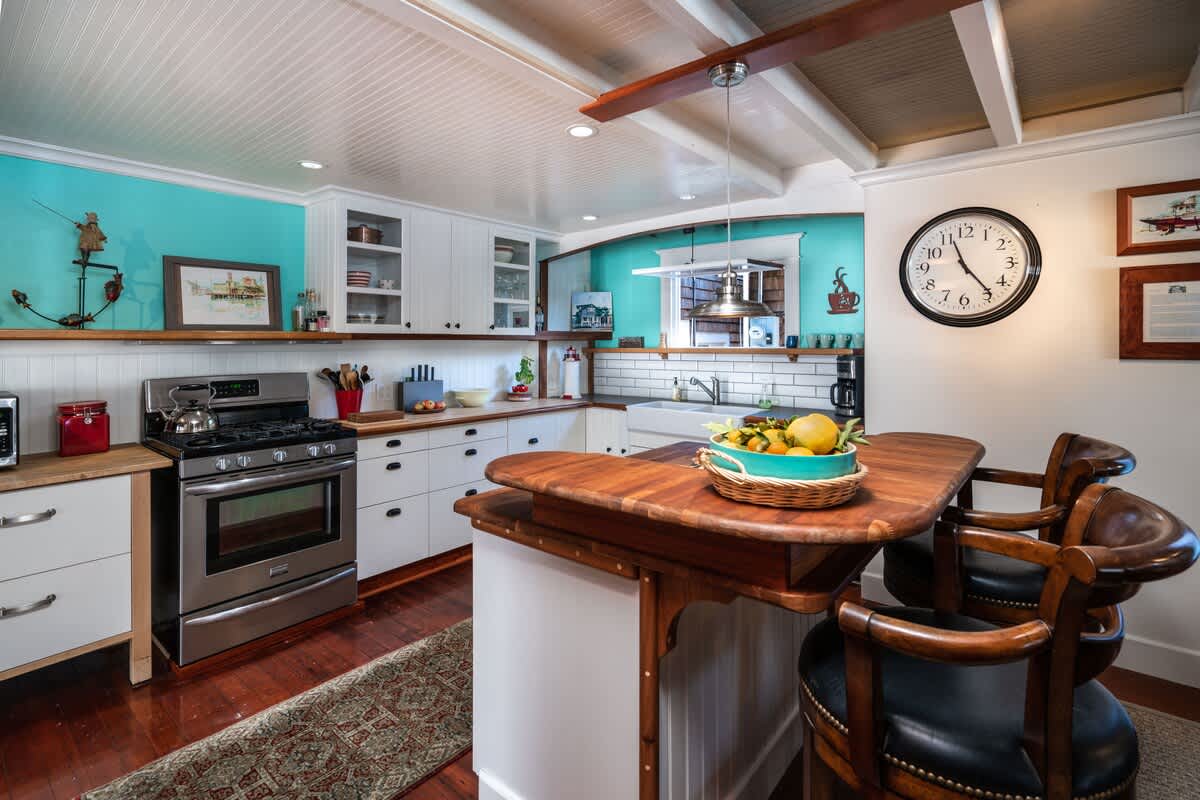318 Lindo | Historic Family Home Near Bay & Beach 6