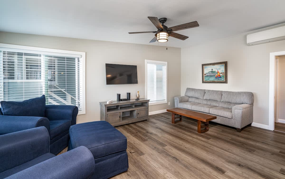 129 Opal B | Remodeled Balboa Island Gem 5
