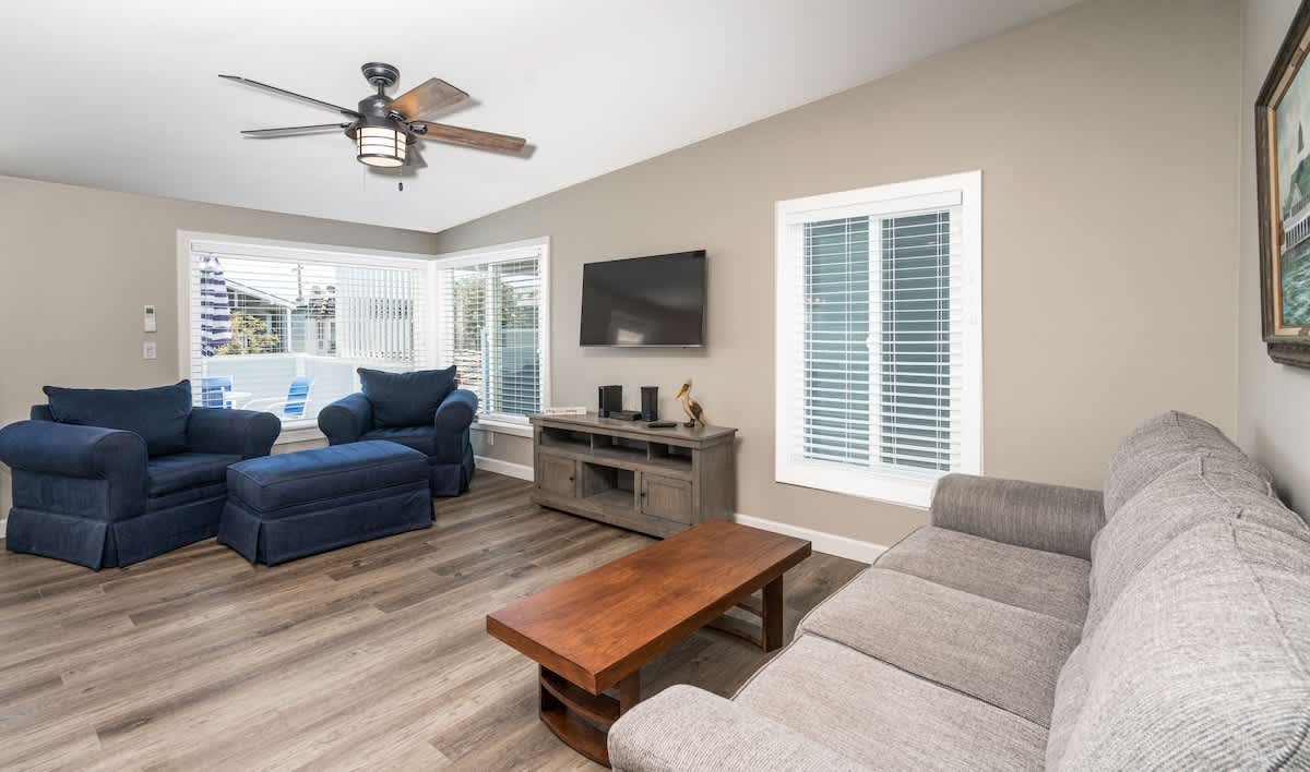 129 Opal B | Remodeled Balboa Island Gem 4