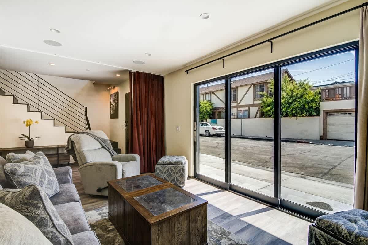 209 9th St | Modern Remodel By The Bay & Beach 6