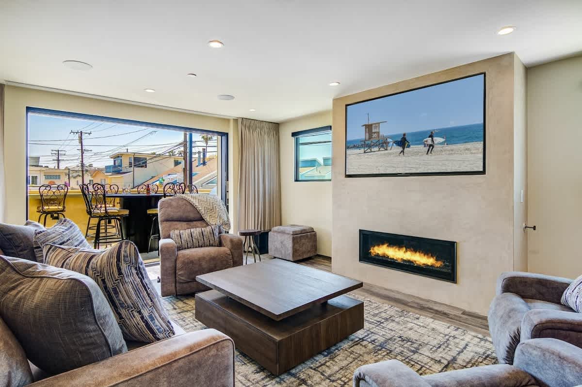 209 9th St | Modern Remodel By The Bay & Beach 2