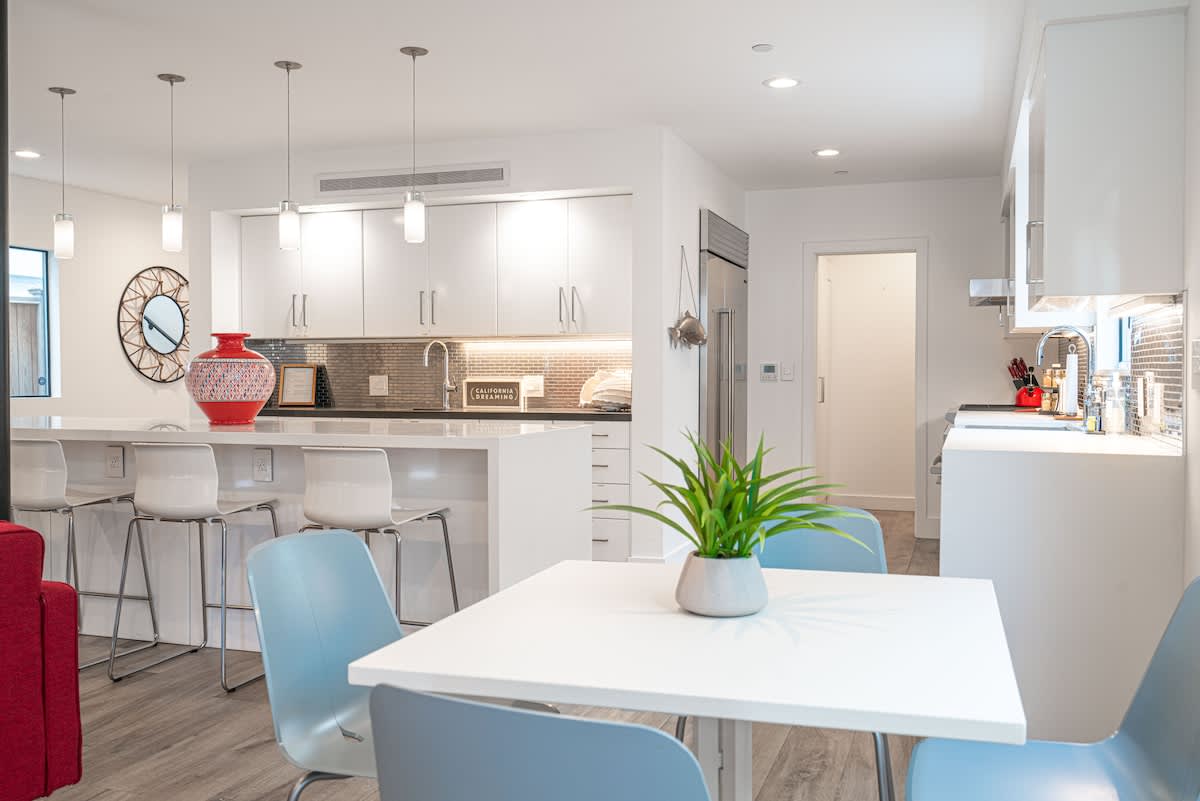 417 Harding | Modern Living, Steps to Beach + Bay 3