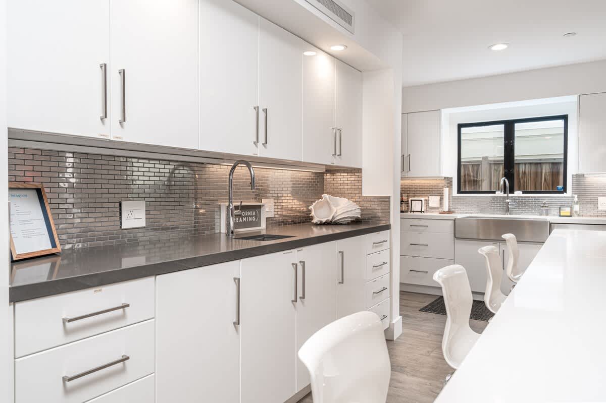 417 Harding | Modern Living, Steps to Beach + Bay 4