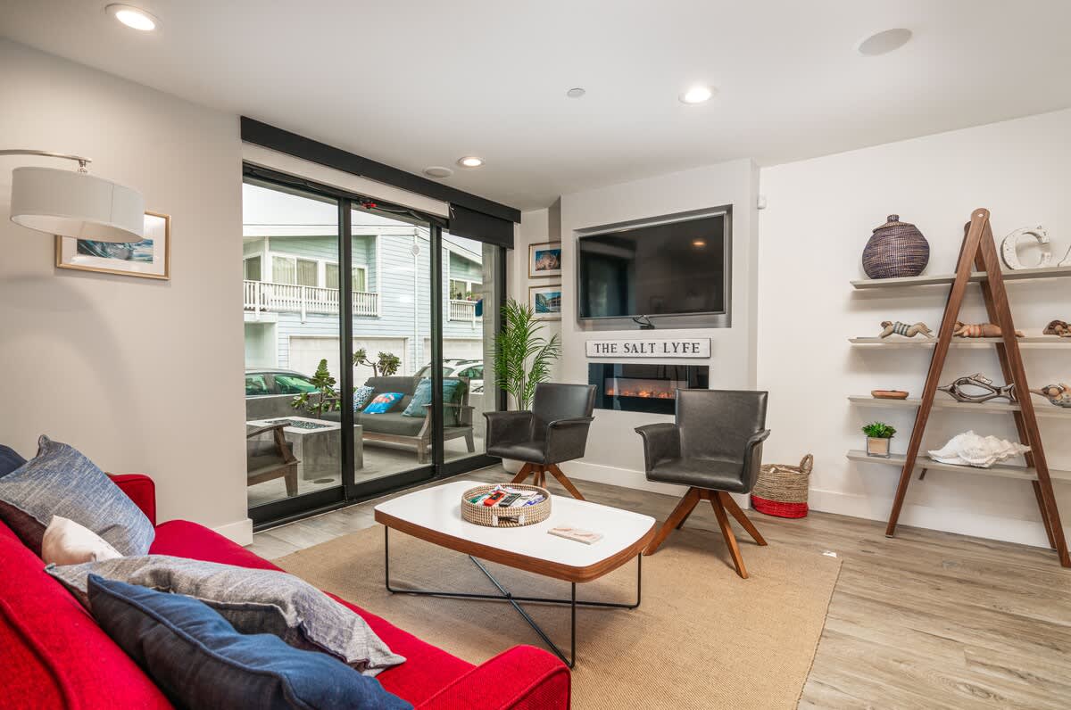 417 Harding | Modern Living, Steps to Beach + Bay