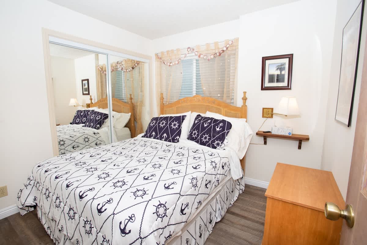 1121 E Balboa A | Charming Oceanfront w/ Patio & Views 6