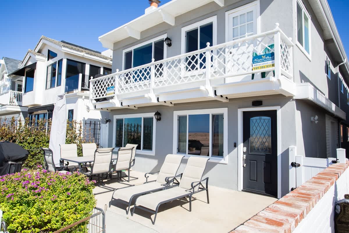 1121 E Balboa A | Charming Oceanfront w/ Patio & Views