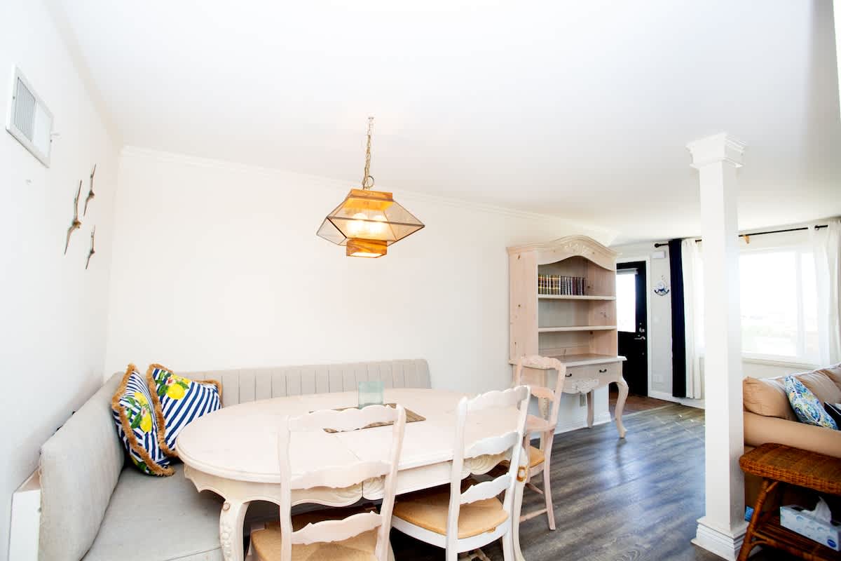 1121 E Balboa A | Charming Oceanfront w/ Patio & Views 2