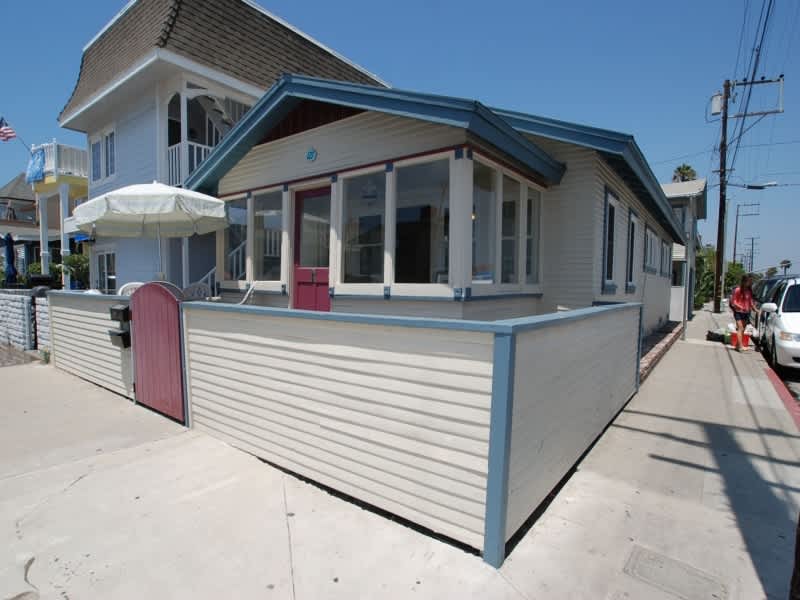127 30th | Original Beach Cottage Steps To The Sand