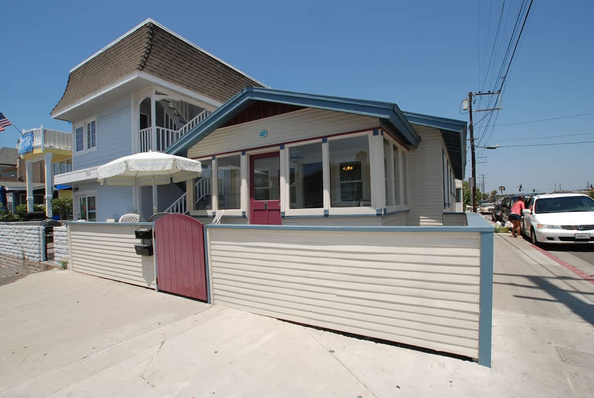 127 30th | Original Beach Cottage Steps To The Sand 2