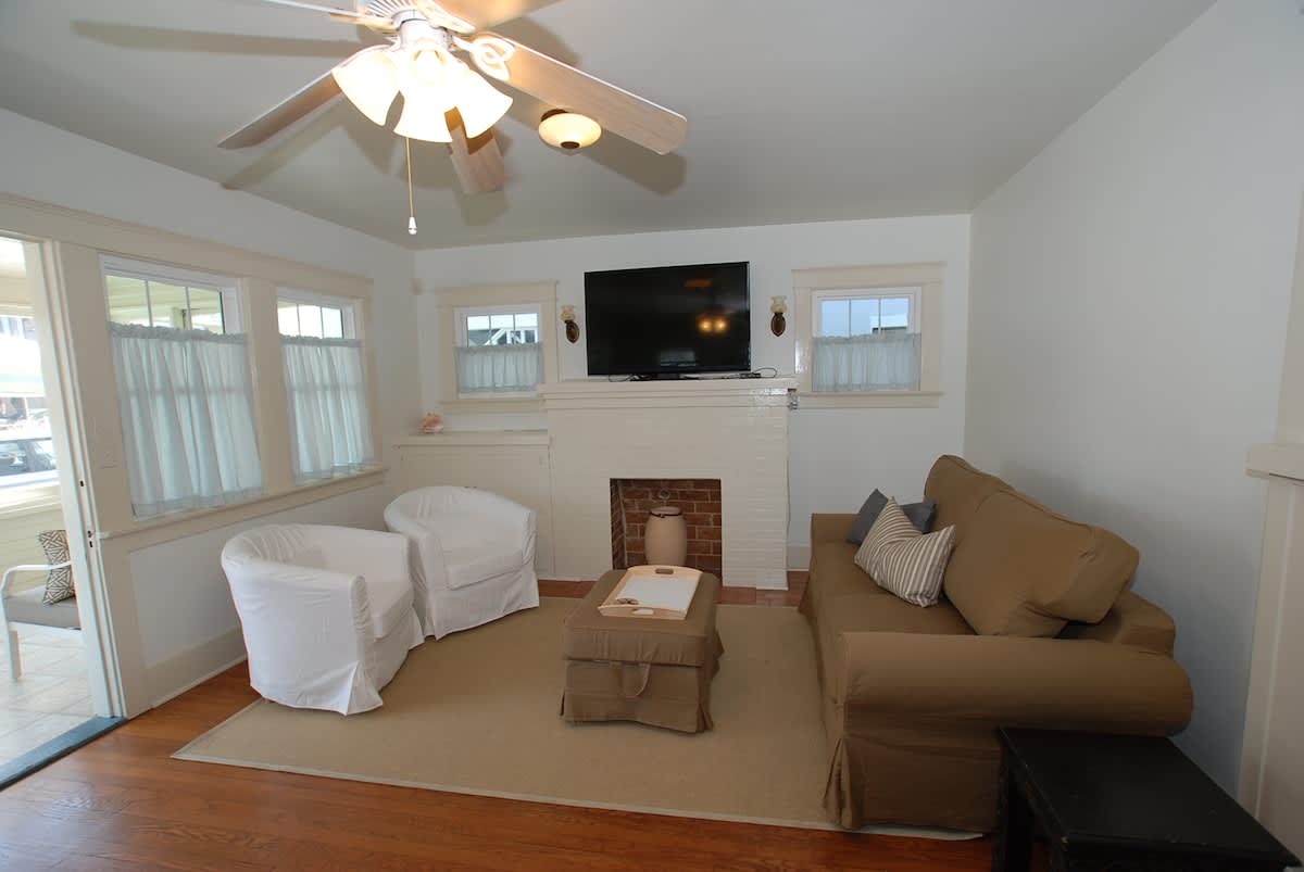 127 30th | Original Beach Cottage Steps To The Sand 6