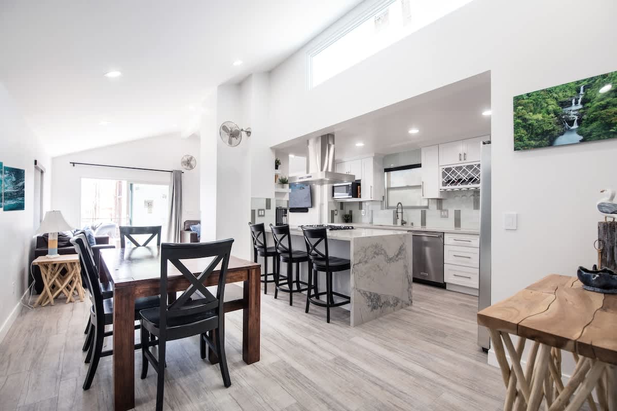 122 36th St B | Gorgeous + Modern Oasis. Steps to the Beach 3