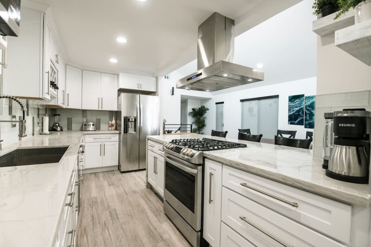 122 36th St B | Gorgeous + Modern Oasis. Steps to the Beach 6