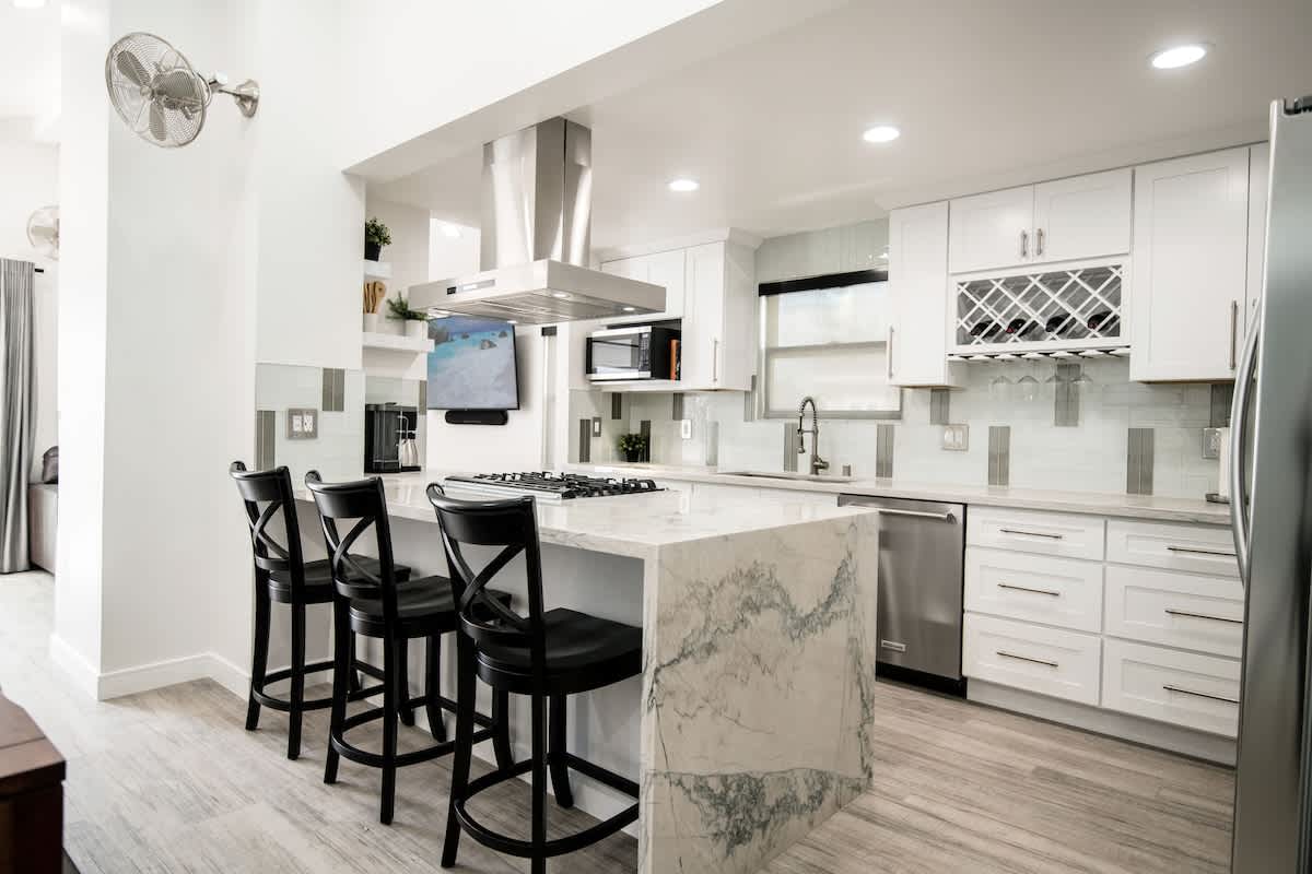 122 36th St B | Gorgeous + Modern Oasis. Steps to the Beach 4