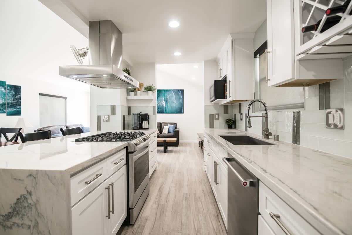 122 36th St B | Gorgeous + Modern Oasis. Steps to the Beach 5