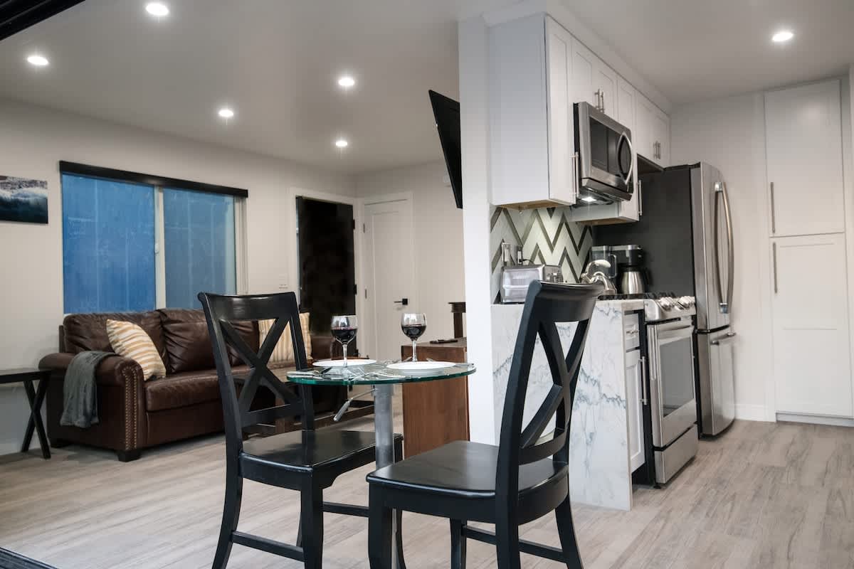 122 36th St A | Gorgeous + Modern Oasis w/ Huge Front Patio 6