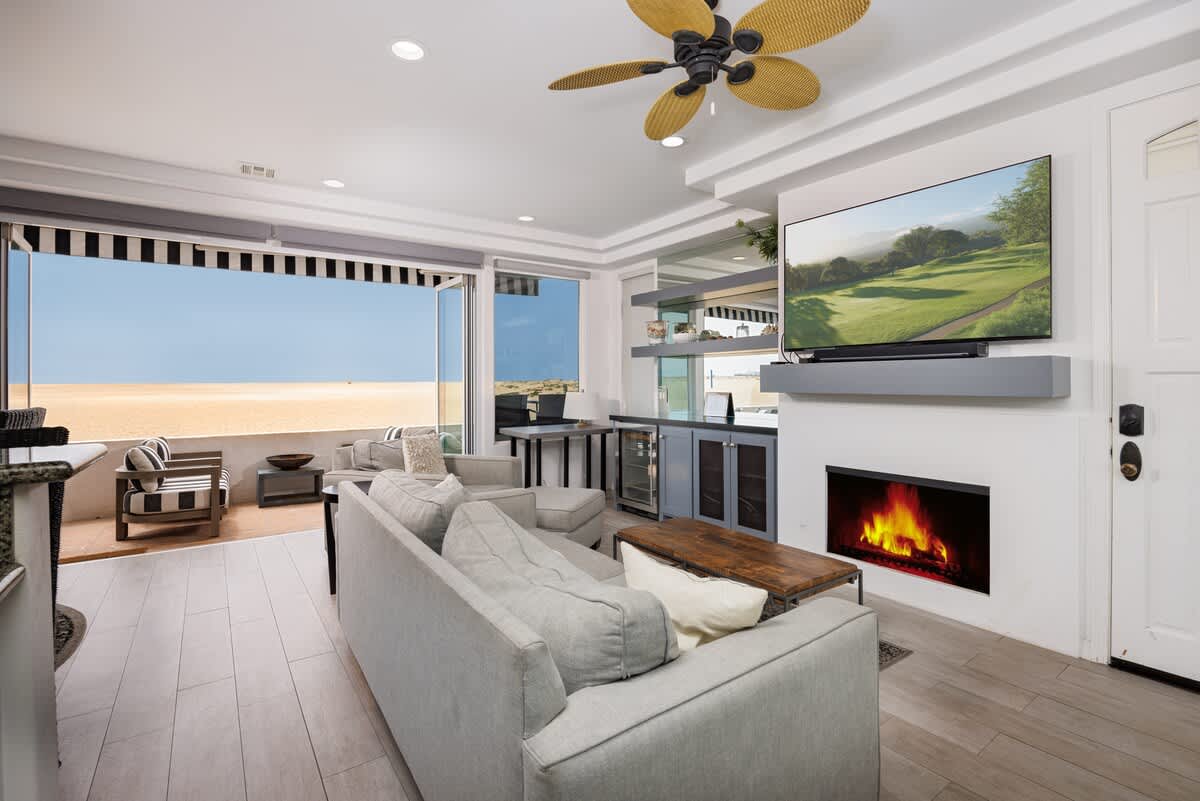 204 E Oceanfront A&B | Beachfront Living at it's Best 3