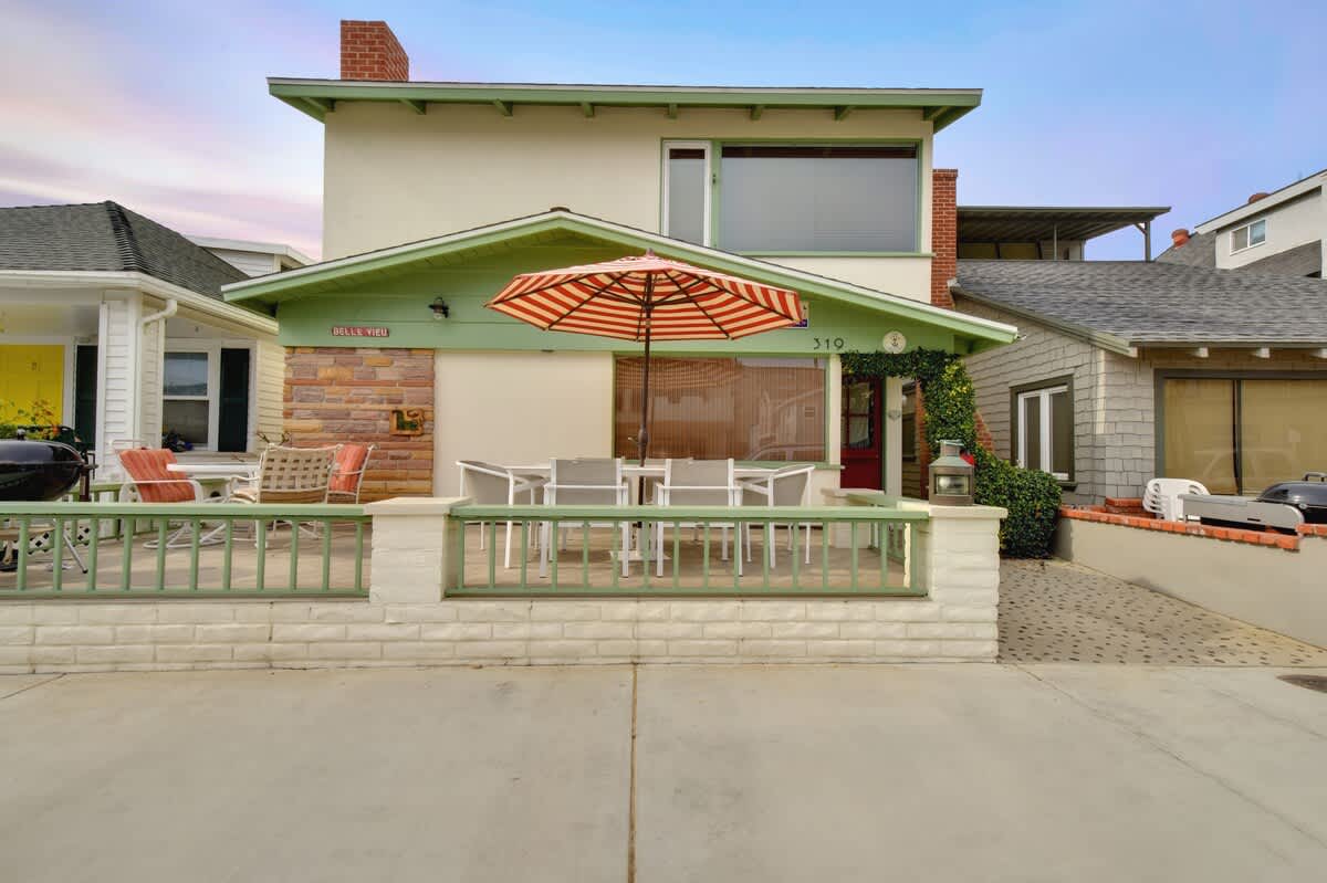 319 Coronado | Newport Bay Cottage w/ Spacious Patio
