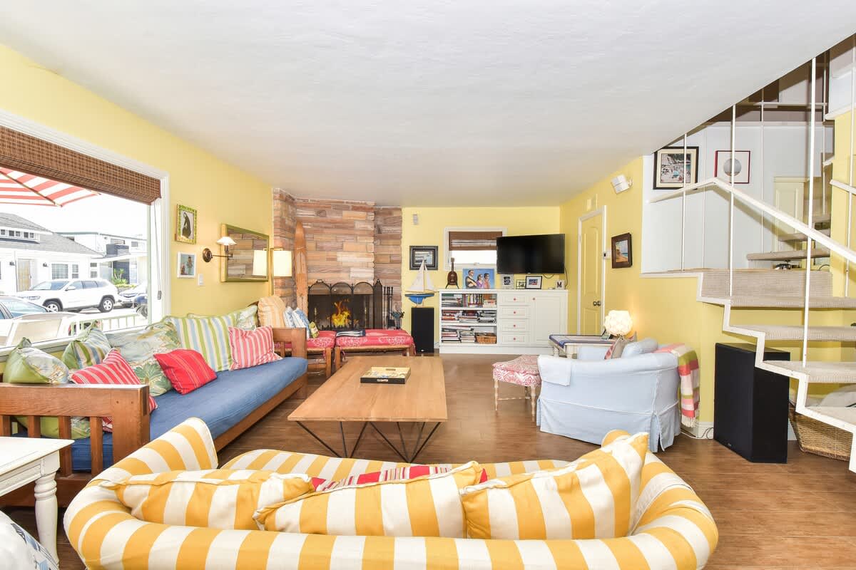 319 Coronado | Newport Bay Cottage w/ Spacious Patio 2