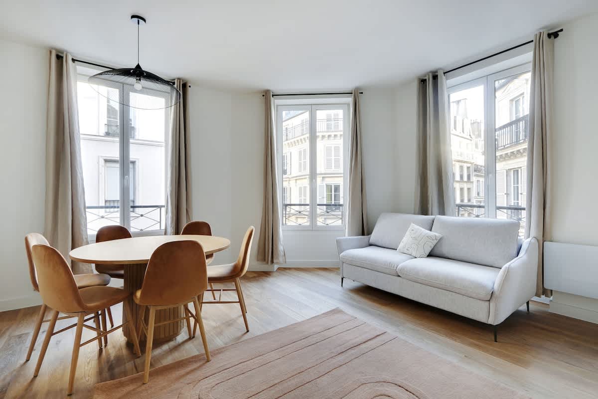 An Amazing 2-BR/2BA in Opera / Grands Boulevards — Paris, Île-de-France — vacation rental