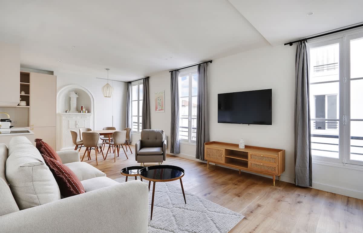 A Refined 2-BR/2BA in Opéra Grands Boulevards — Paris, Île-de-France — vacation rental