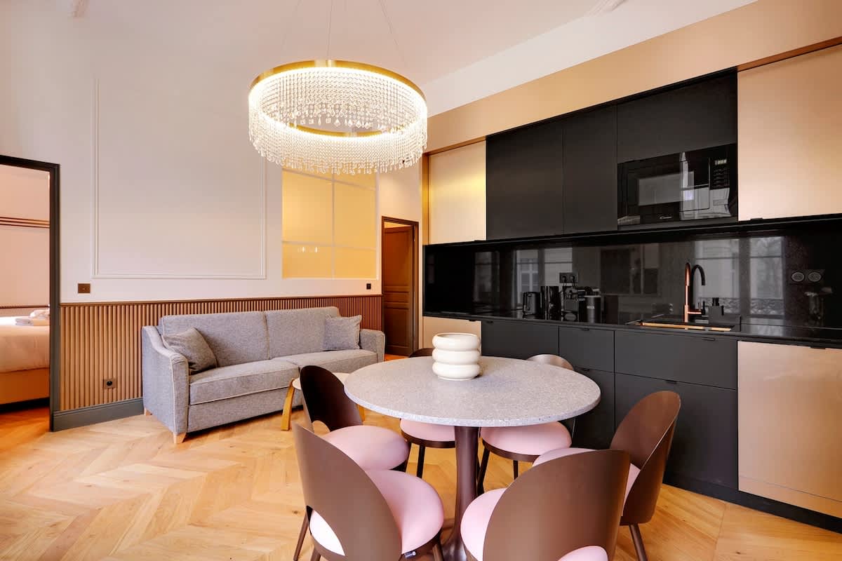 A Refined 2-BR apartment in La Madeleine- Opéra — Paris, Île-de-France — vacation rental