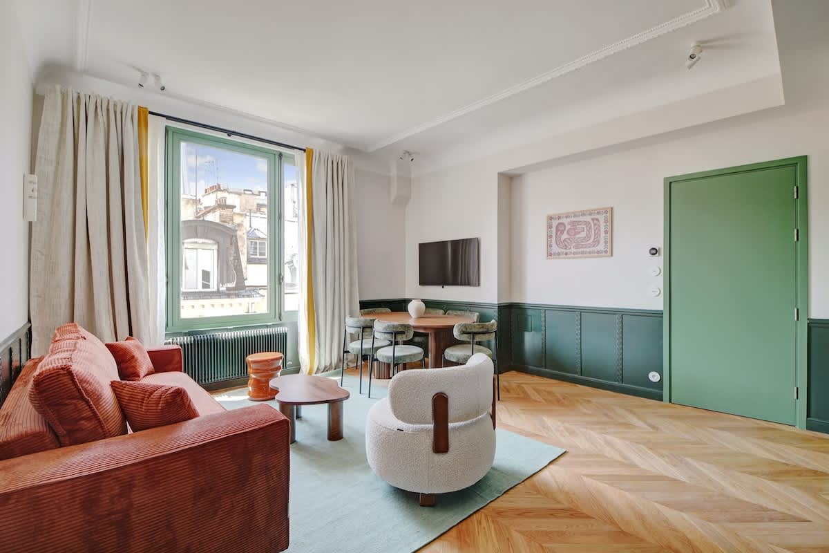 A Majestic 2-BR/2Ba w/ Services in Opera-St-Lazare — Paris, Île-de-France — vacation rental