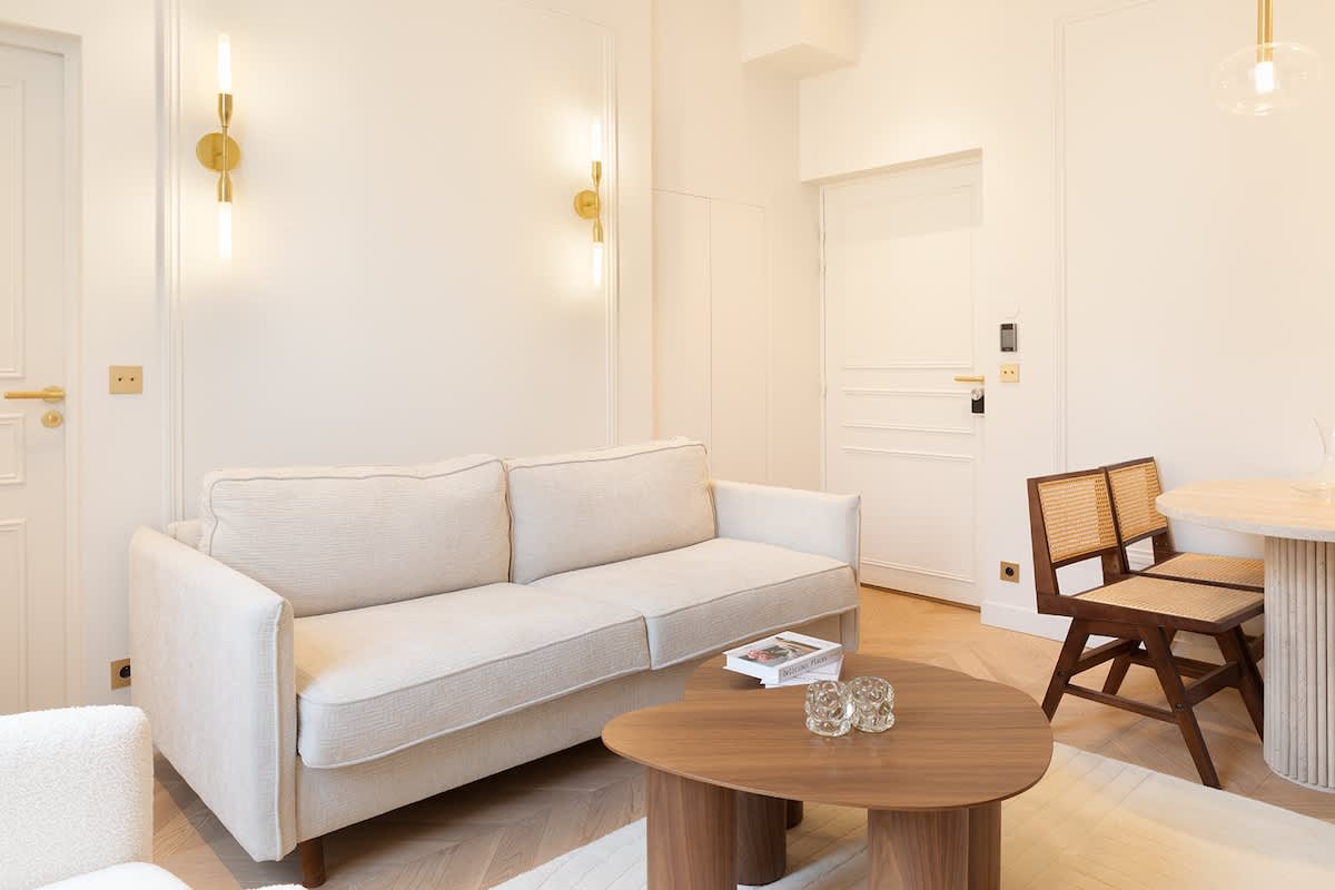A Romantic 1-BR/1BA w Services in La Madeleine — Paris, Île-de-France — vacation rental