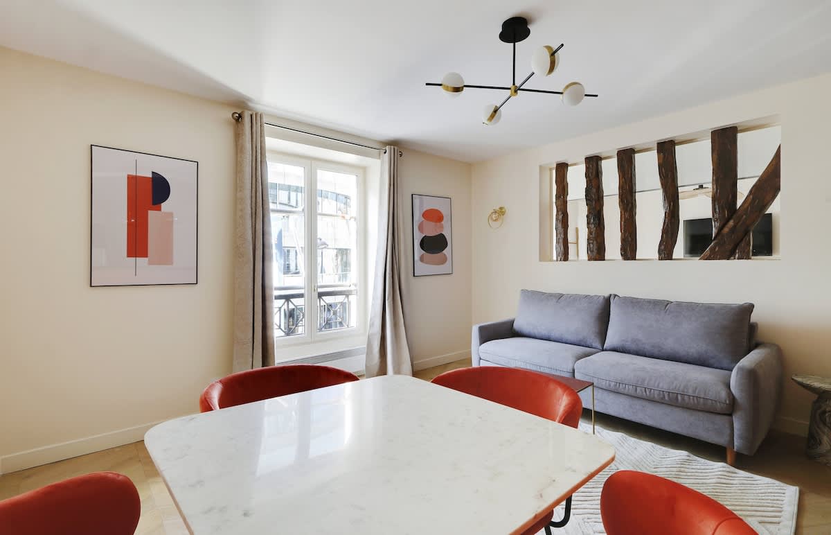 A Bright 1-BR/1BA in Saint-Lazare — Paris, Île-de-France — vacation rental