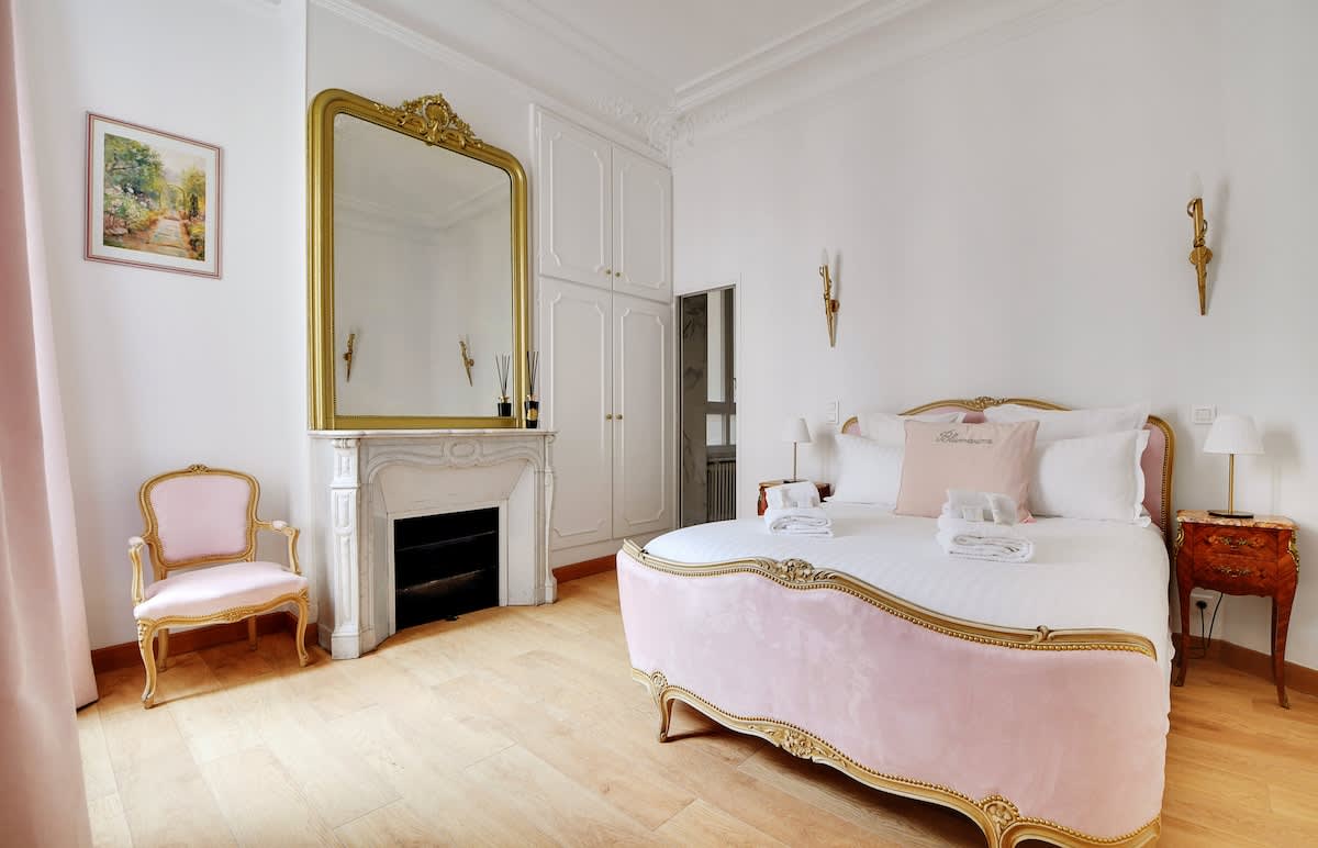 A Refined 3-Br/3BA with Balcony in République — Paris, Île-de-France — vacation rental