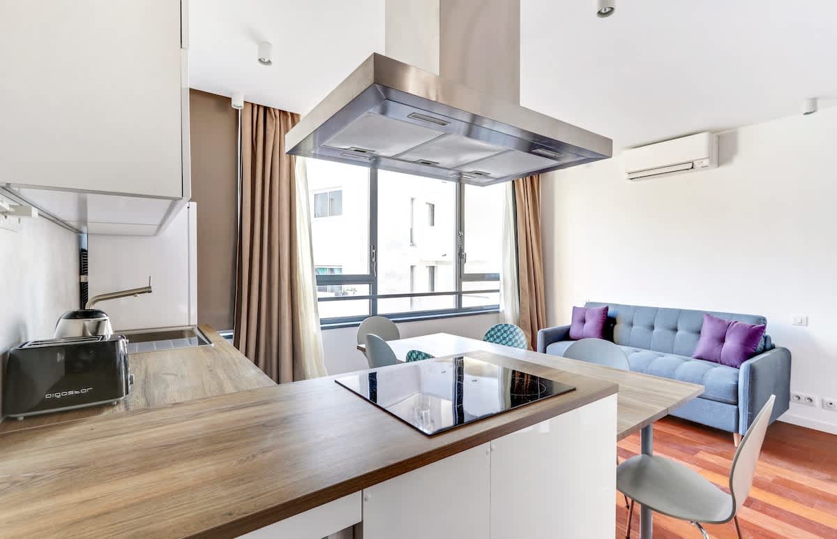 A Modern 3-BR/2BA with Parking at La Chapelle — Paris, Île-de-France — vacation rental