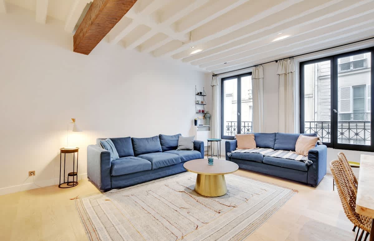 A Refined 2-BR/1BA in Louvre — Paris, Île-de-France — vacation rental