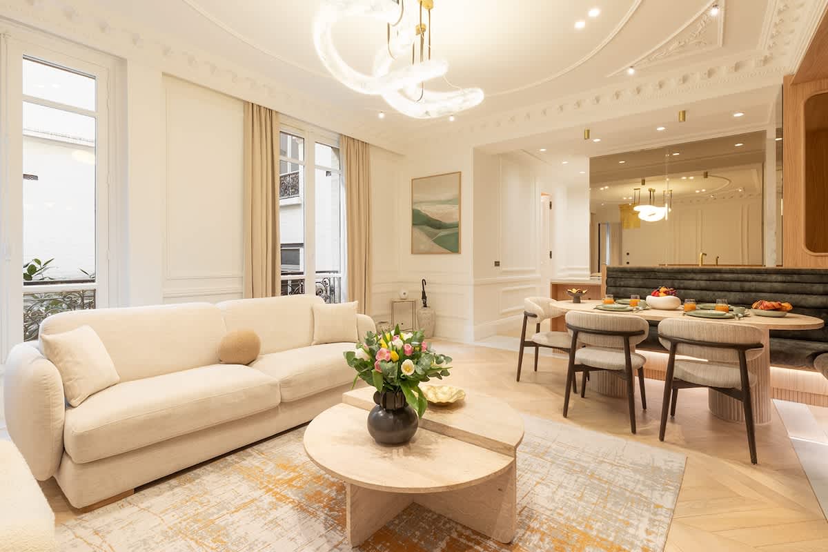 A Sublime 2-BR/2BA with Services in Champs-Elysées — Paris, Île-de-France — vacation rental