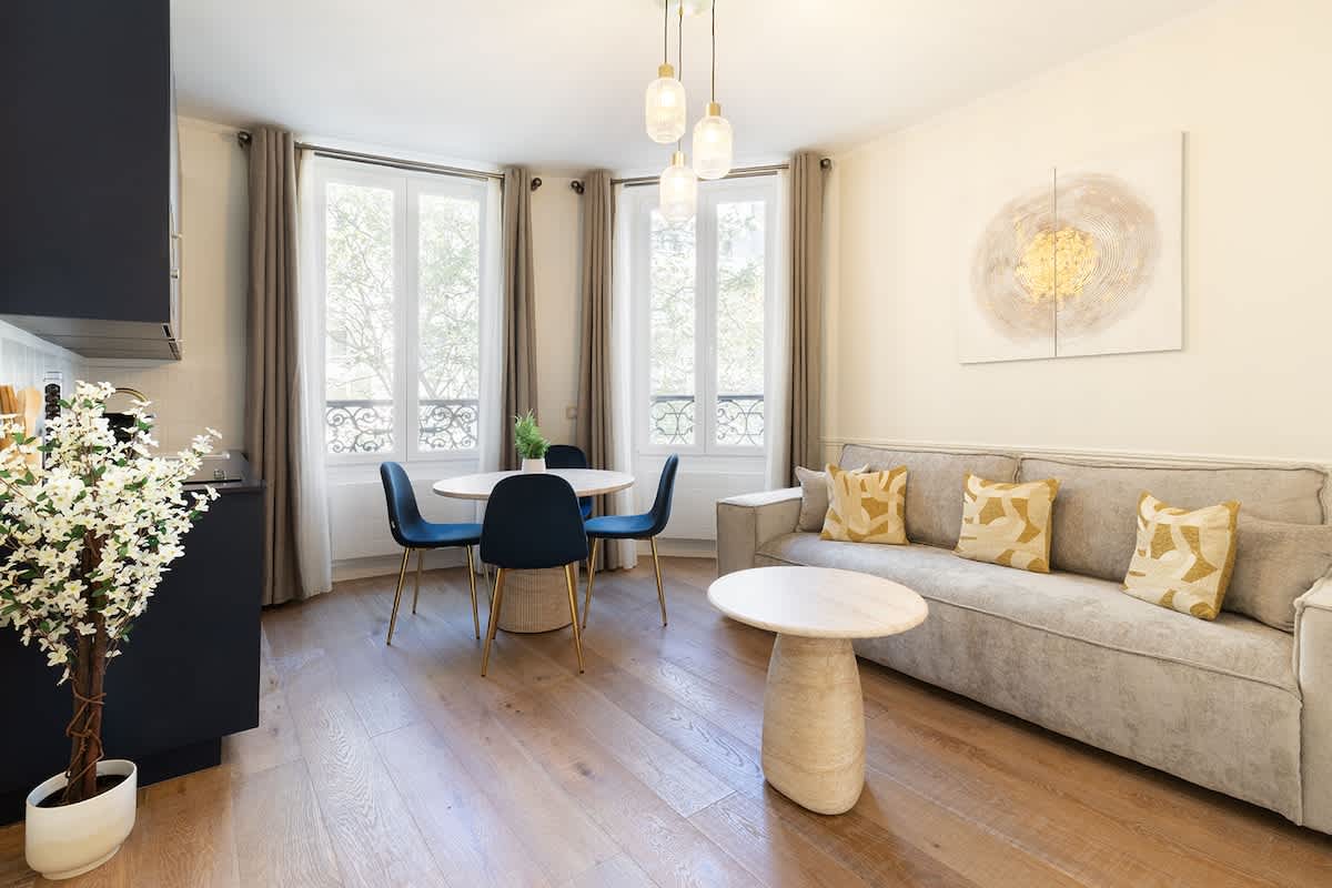 A Romantic 1-BR with Services in Batignolles — Paris, Île-de-France — vacation rental