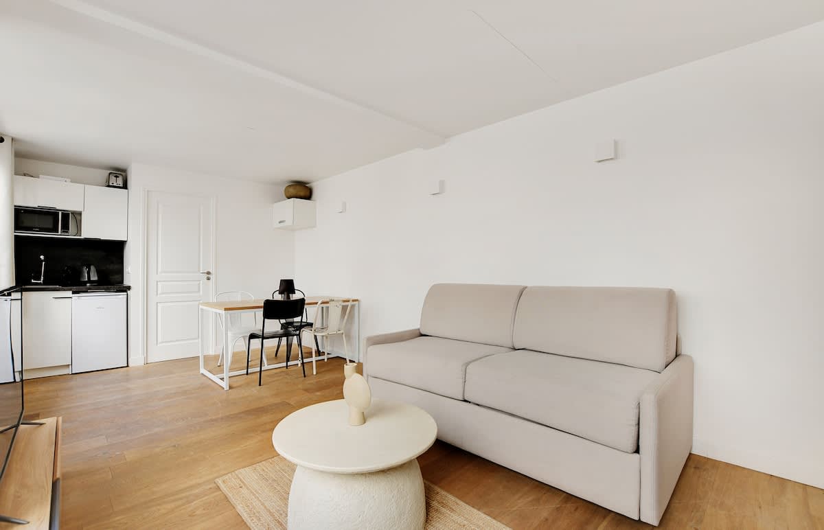 A Stunning 1-BR Apartment close to the Louvre — Paris, Île-de-France — vacation rental