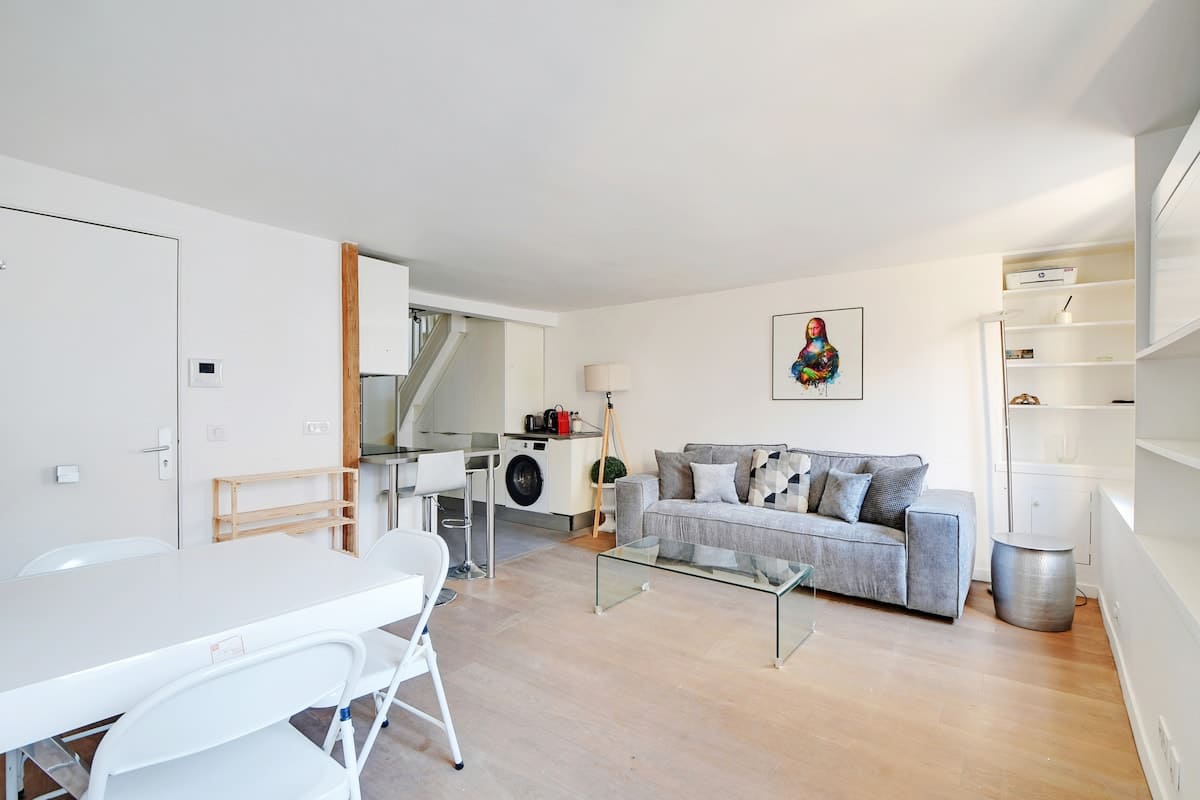 A Beautiful 2-BR/1BA in rue de Rivoli - Tuileries — Paris, Île-de-France — vacation rental