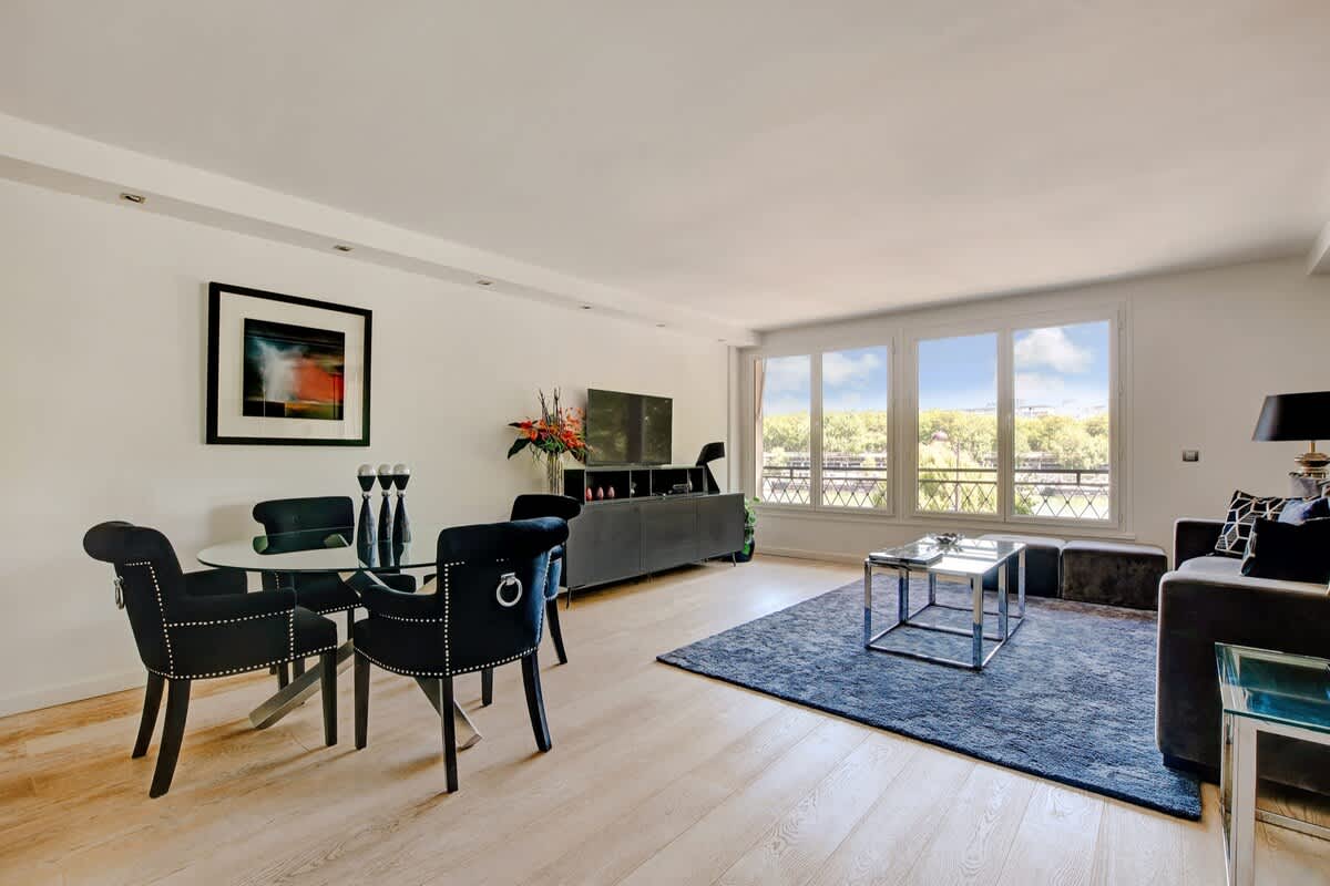 An Exclusive 2-BR 2 BA in Tour Eiffel - Trocadéro — Paris, Île-de-France — vacation rental